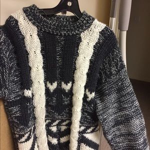 Men’s sweater, warm and easy in maintenance